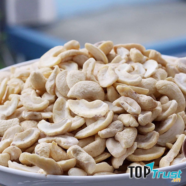 Cách tẩy nốt ruồi bằng hạt điều