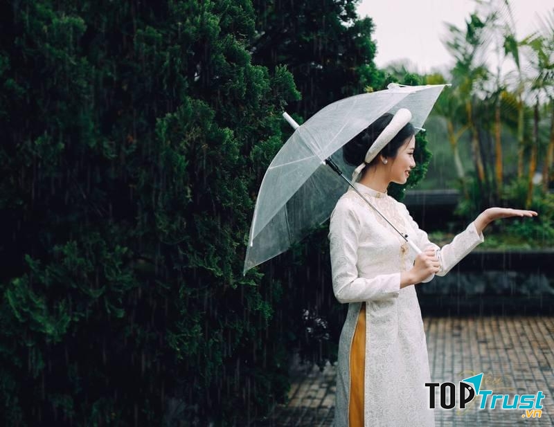 Nên lựa chọn tông trang điểm nhẹ nhàng trong suốt