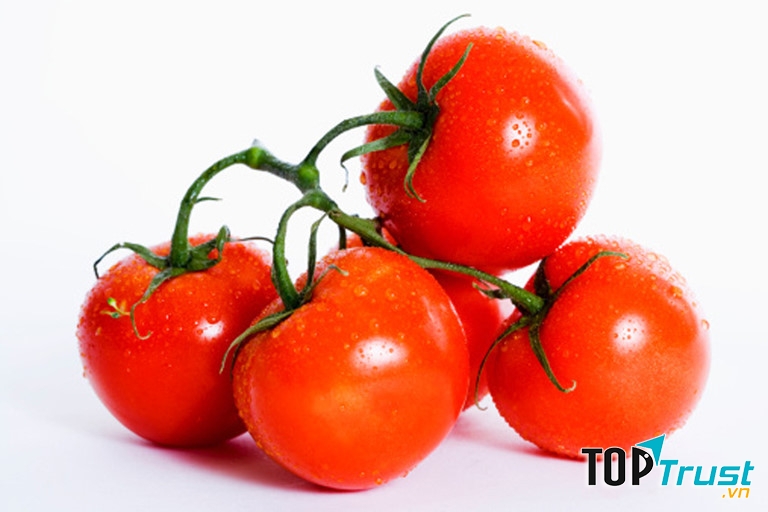 Cách trị mụn cho nam bằng cà chua