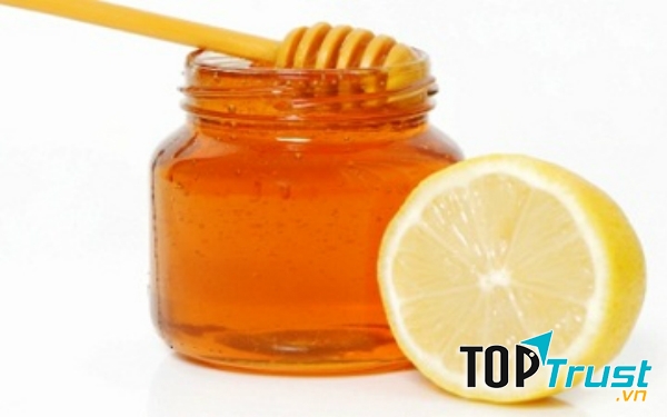 Sử dụng nước cốt chanh và mật ong
