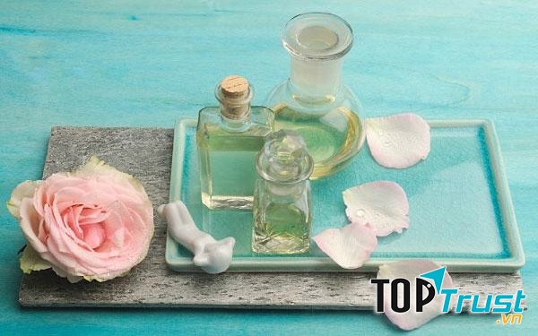 Sử dụng nước hoa hồng