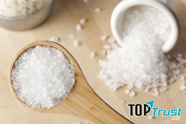Cách trị phong thấp bằng muối là mẹo chữa bệnh dân gian được áp dụng rất phổ biến