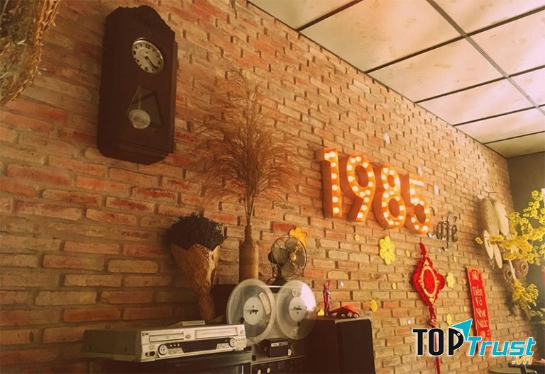 Cafe 1985