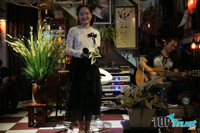 Cafe Acoustic 1967