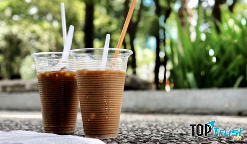 Giá cho mỗi cốc cafe chỉ từ 10,000 - 15,000 VNĐ