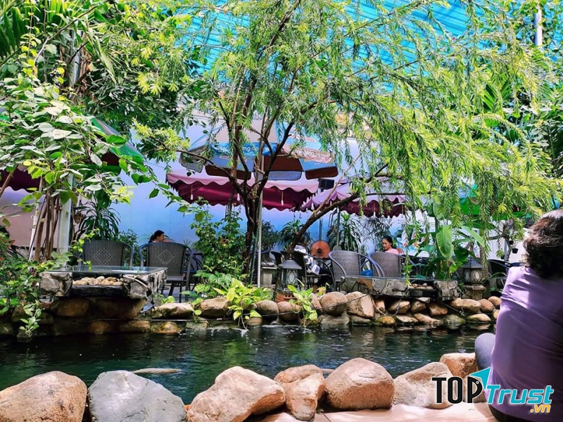 Cafe Cá Koi – Sân Vườn Thôi Kệ