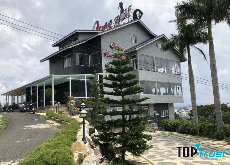 Sự thoáng mát, rộng rãi của quán cafe