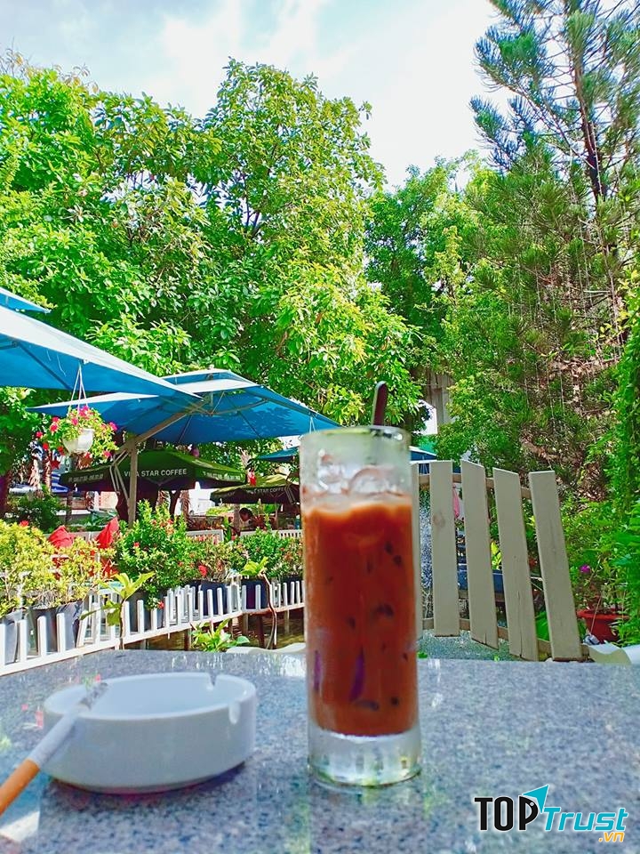 Buổi sáng trong lành tại Cafe Khúc Mùa Thu