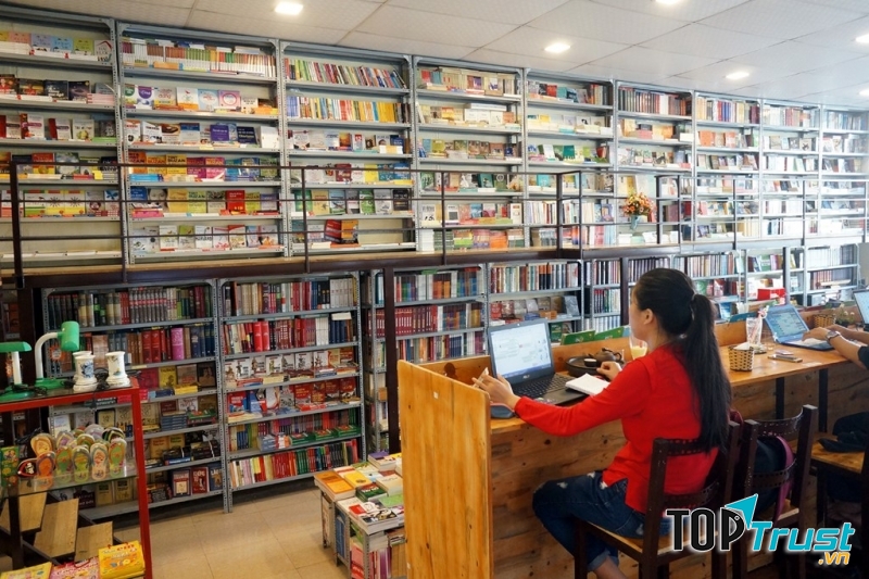 Vừa làm việc vừa uống cafe