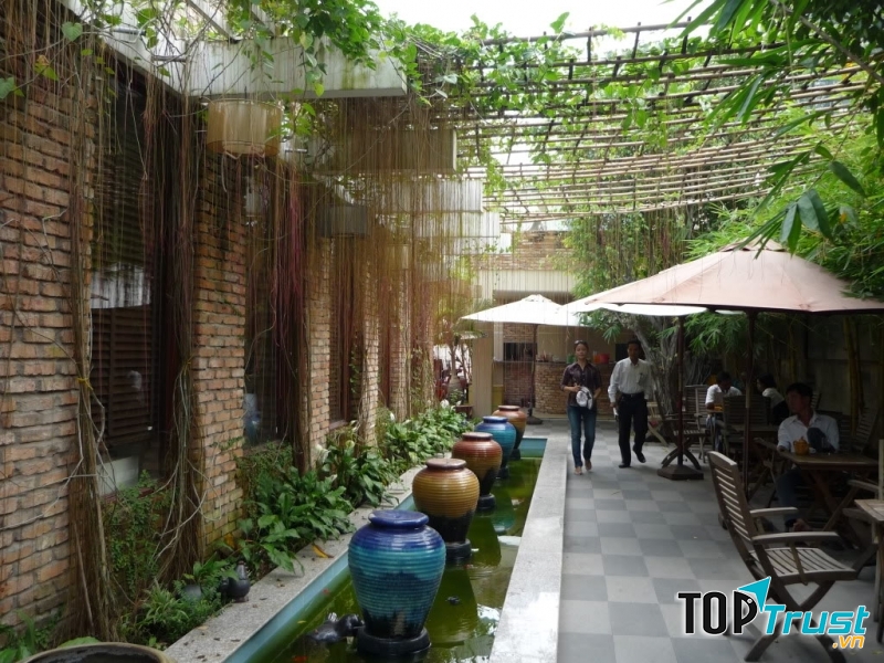 Kiến trúc độc đáo của Cafe Trúc