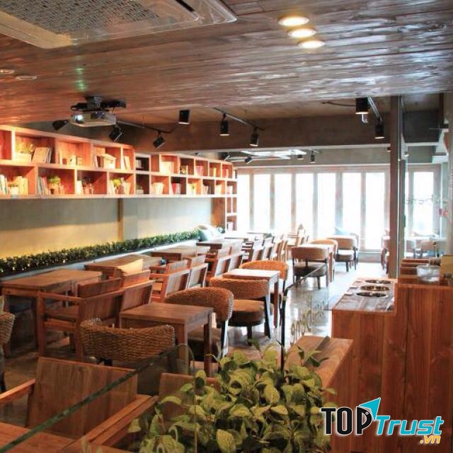 Không chỉ nổi tiếng về các loại thức uống hấp dẫn, kiến trúc và cách bày trí cũng chính là điểm đặc biệt ấn tượng thu hút đông đảo các bạn trẻ