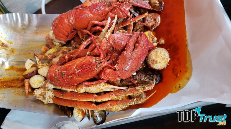 Món ăn đặc trưng của Cajun chính là crawfish với nước sốt cajun