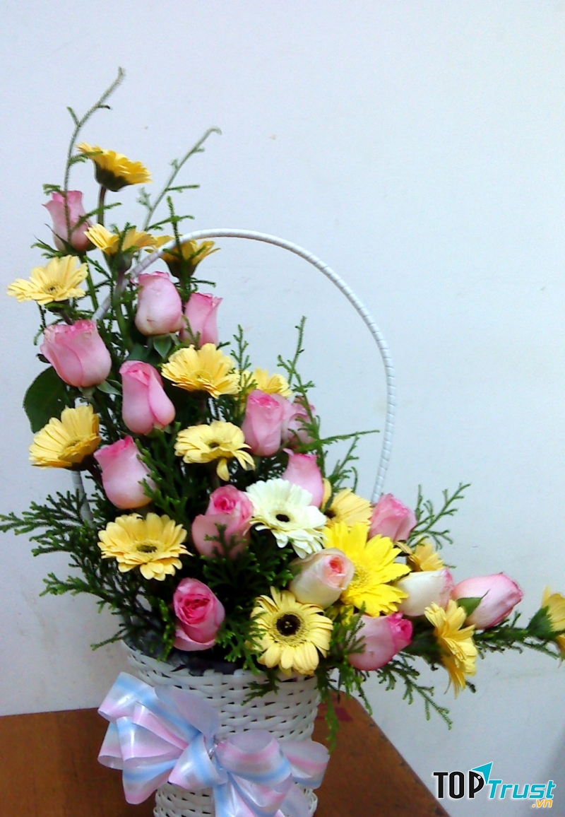 Cắm hoa hình lưỡi liềm