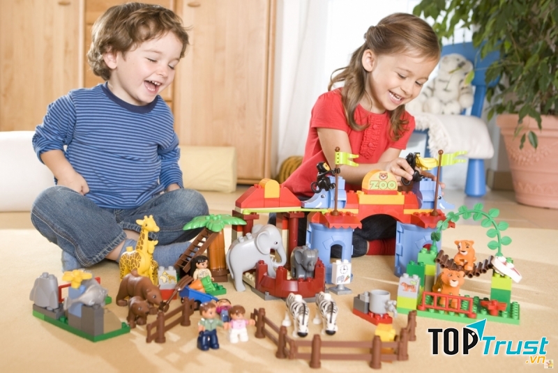 Cấm trẻ vui chơi