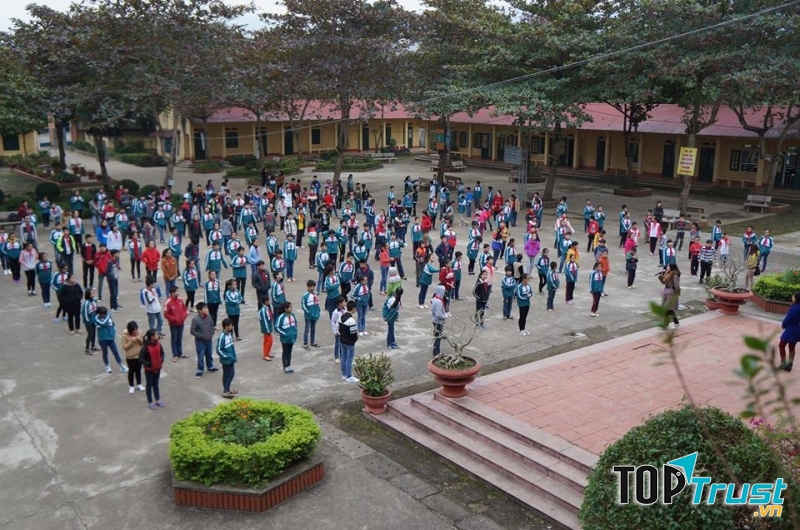 Ngôi trường tiểu học thân thương cùng thầy cô với bạn bè sẽ mãi mãi in đậm trong tâm trí tôi.