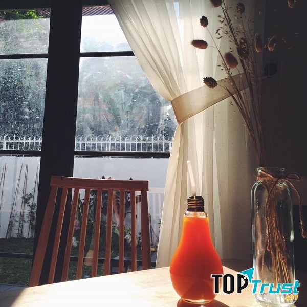 Không gian ấm cũng yên tĩnh tại quán