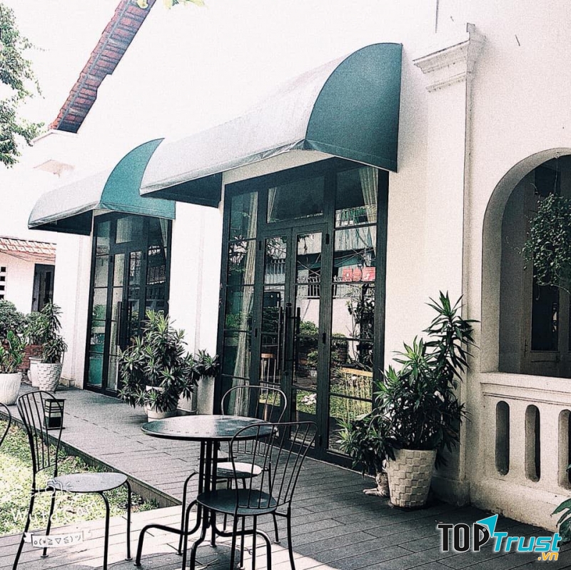 Camila Tea & Coffee là một quán trà có không gian sân vườn hiếm có ở trung tâm Sài Gòn