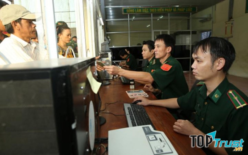 Cán bộ, nhân viên các lực lượng làm việc tại khu vực cửa khẩu