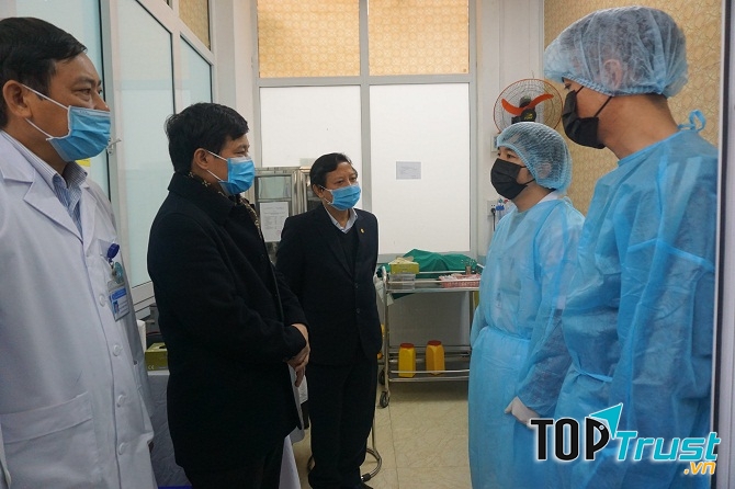 Cán bộ, nhân viên y tế