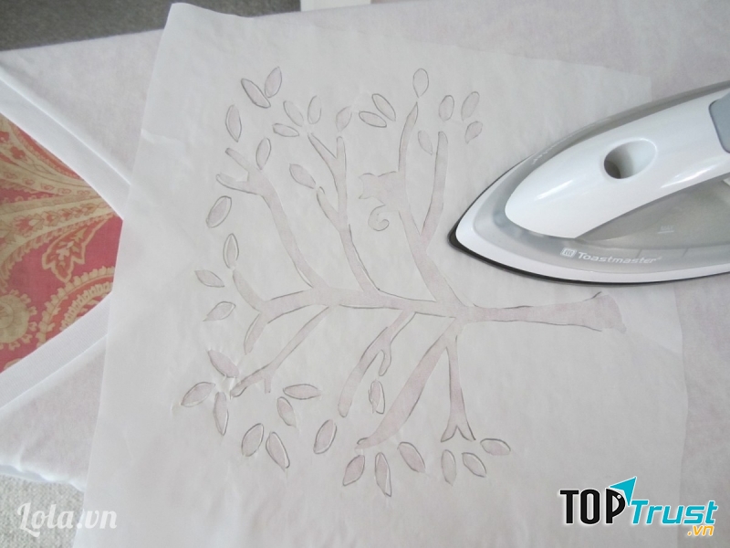 Cẩn thận khi ủi các chi tiết, hoa văn trên quần áo