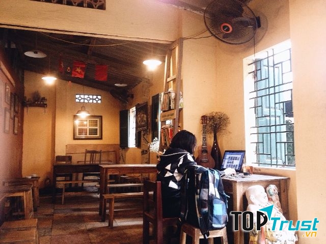 Đến với Căng tin 109, bạn còn tìm được những món ăn khiến bạn không thể không nhớ về tuổi thơ như mì tôm trẻ em