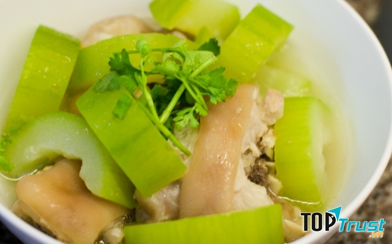 Canh bí đao hầm giò heo