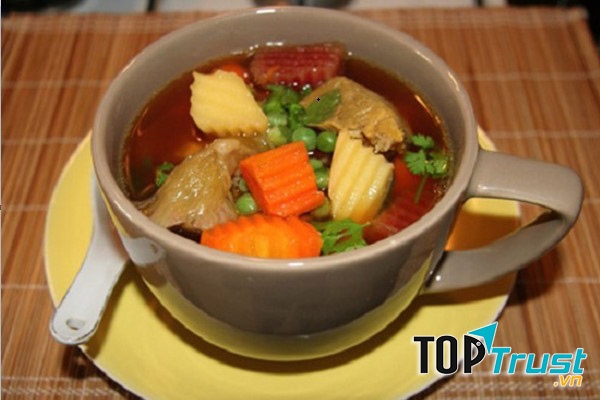 Canh bò hầm rau củ