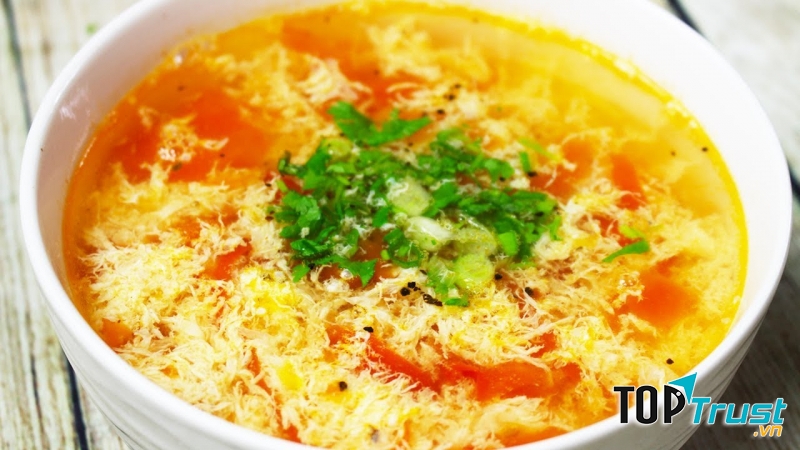 Canh cà chua trứng rất dễ chế biến