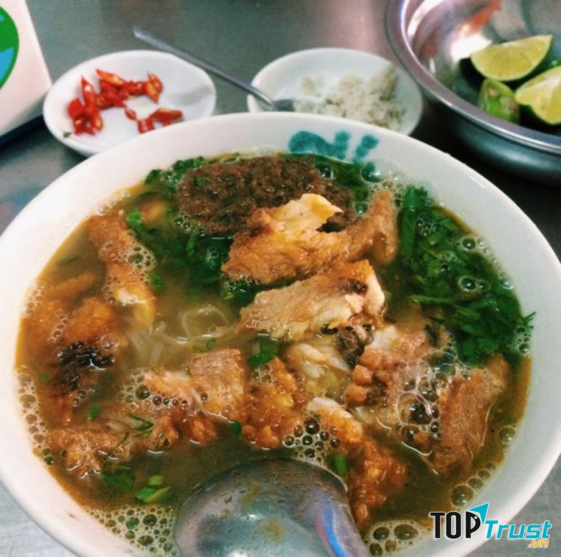 Canh cá Quỳnh Côi