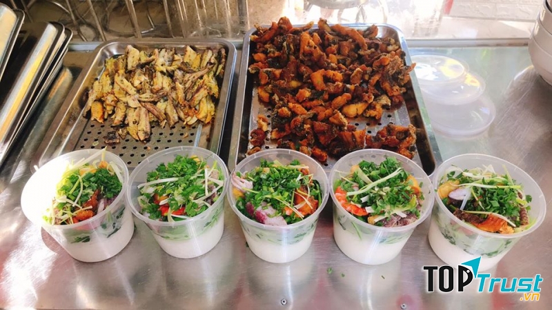 Canh cá Thái Bình - Bún hải sản Tôm uym