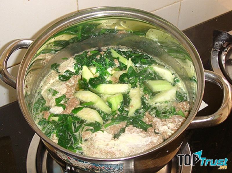 Món canh bổ dưỡng với nguyên liệu mới rau dâm bụt