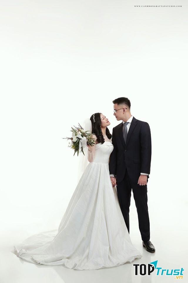 CANH DONG BAT TAN Studio & Bridal