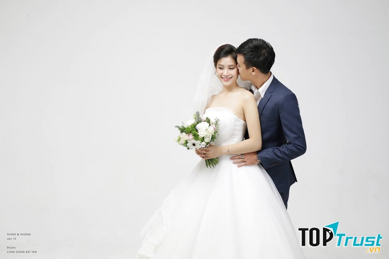 CANH DONG BAT TAN Studio & Bridal