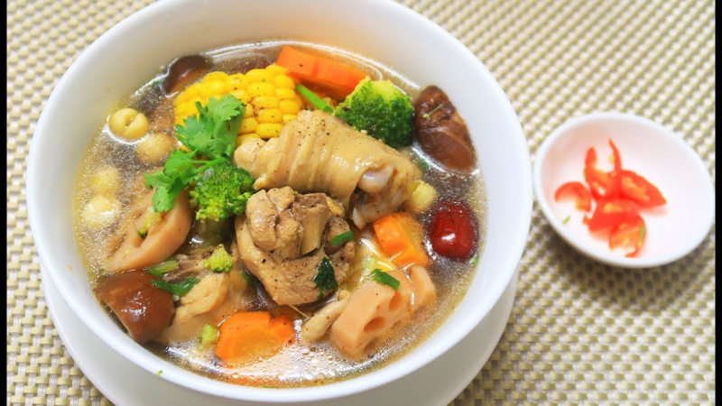 Canh gà nấu dứa và khổ qua