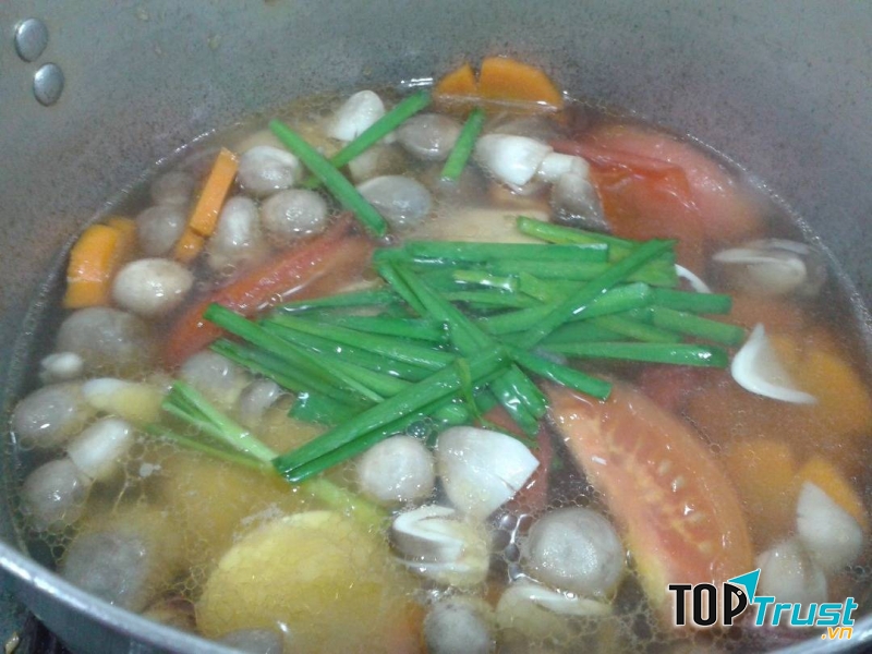 Canh hẹ đậu hủ nấm rôm chay