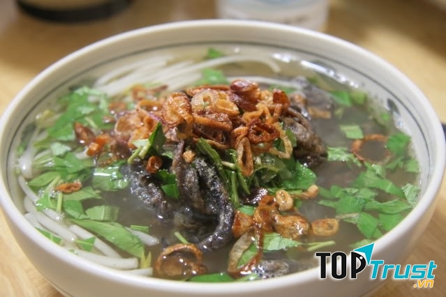 Canh lươn nấu chín.