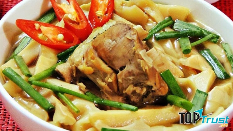 Canh măng móng giò