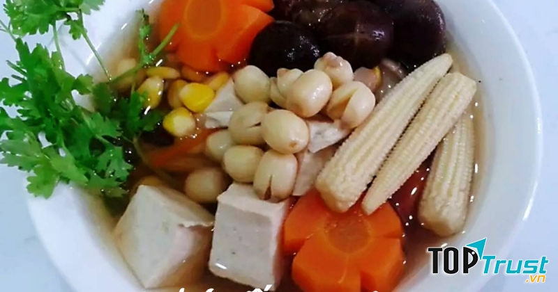 Canh nấm hạt sen thập cẩm chay