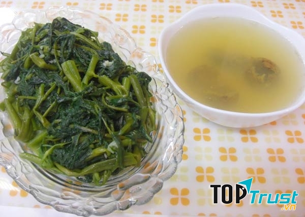 Canh rau muống dầm sấu chua