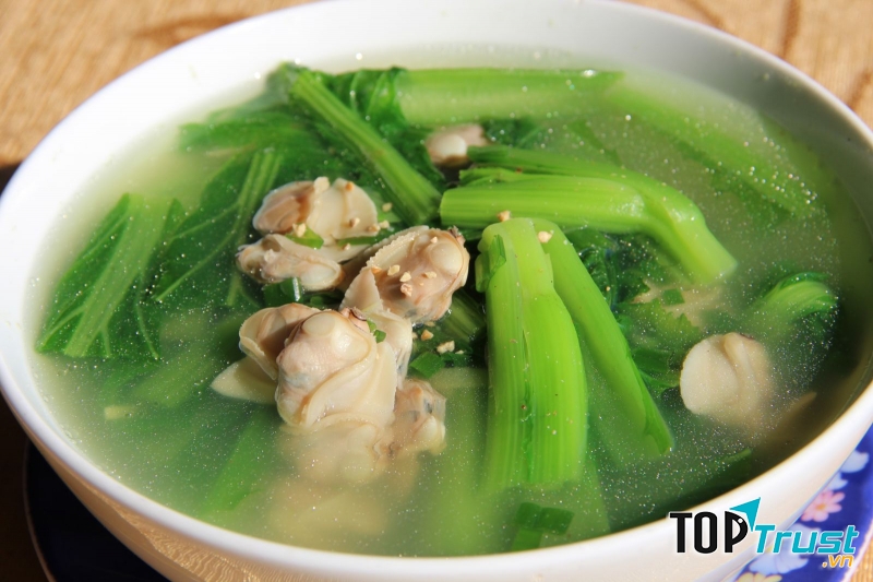 Canh rau ngót, thịt hến