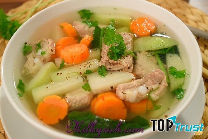 Canh sườn với khoai tây