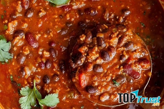 Canh xương bò hầm đậu đỏ là một trong những món ăn lợi sữa cho bà bầu rất điển hình. ﻿