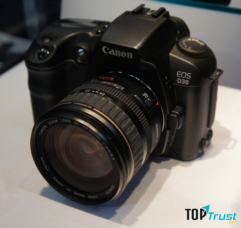 Canon EOS 30D - dòng máy chụp đa tốc độ đầu tiên
