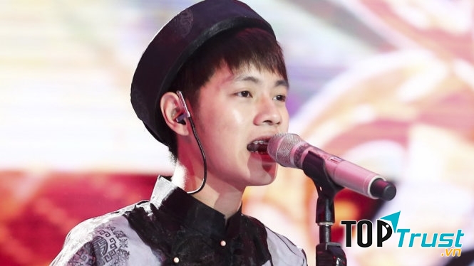 Cao Bá Hưng thể hiện sáng tác Tương tư của mình