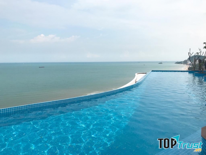 Hồ bơi ở Cao Hotel
