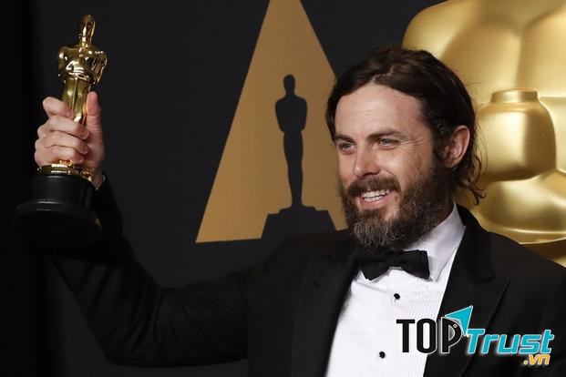 Casey Affleck nhận tượng vàng Oscar danh giá