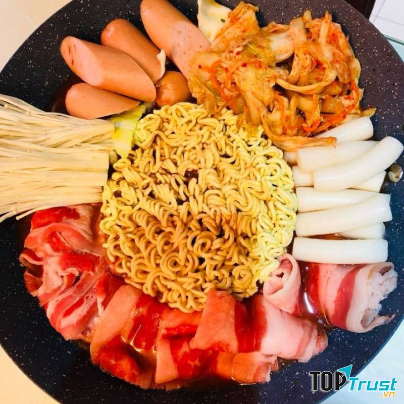 lẩu tokbokki tại Cạp Seafood