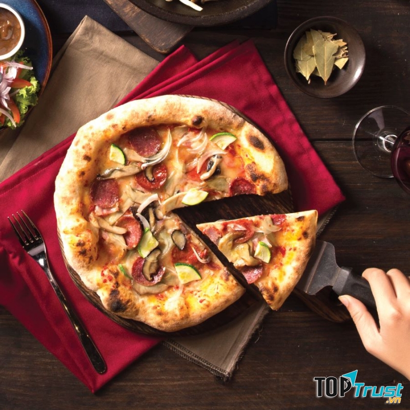 Bánh pizza hấp dẫn tại tiệm