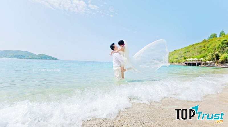 Bãi biển ở Cát Bà thật đẹp