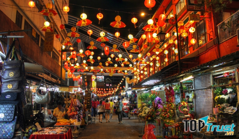 Phố người Hoa nhộn nhịp mùa Giáng sinh